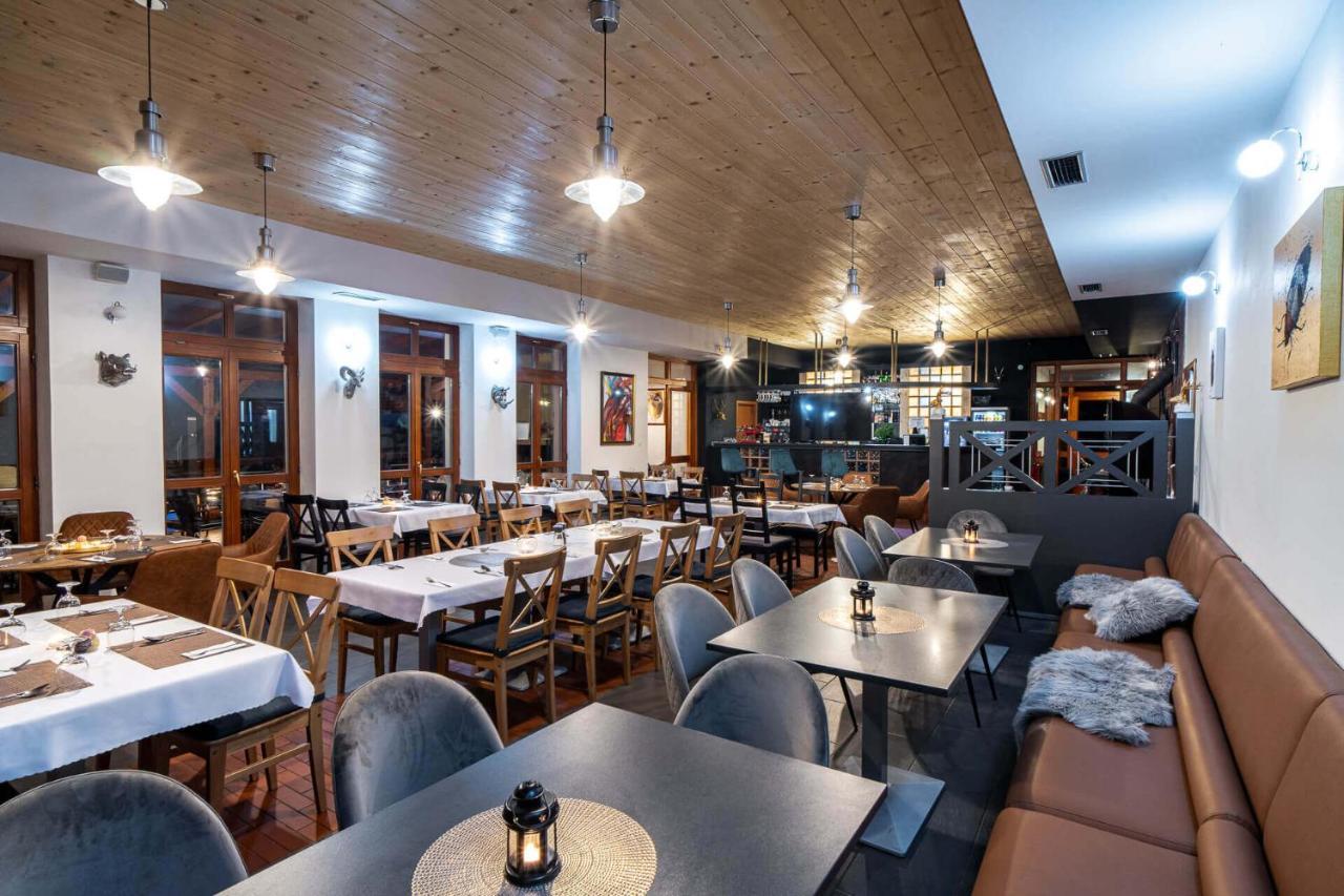 Red Deer Hotel Brezno Dış mekan fotoğraf