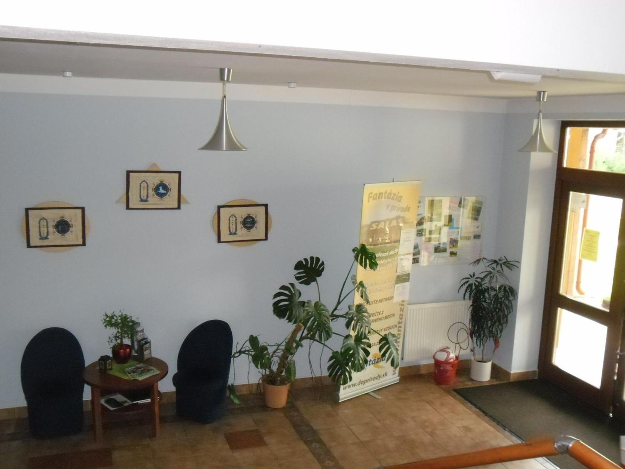 Red Deer Hotel Brezno Dış mekan fotoğraf